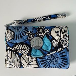 vera bradley blue bayou clutch/wristlet